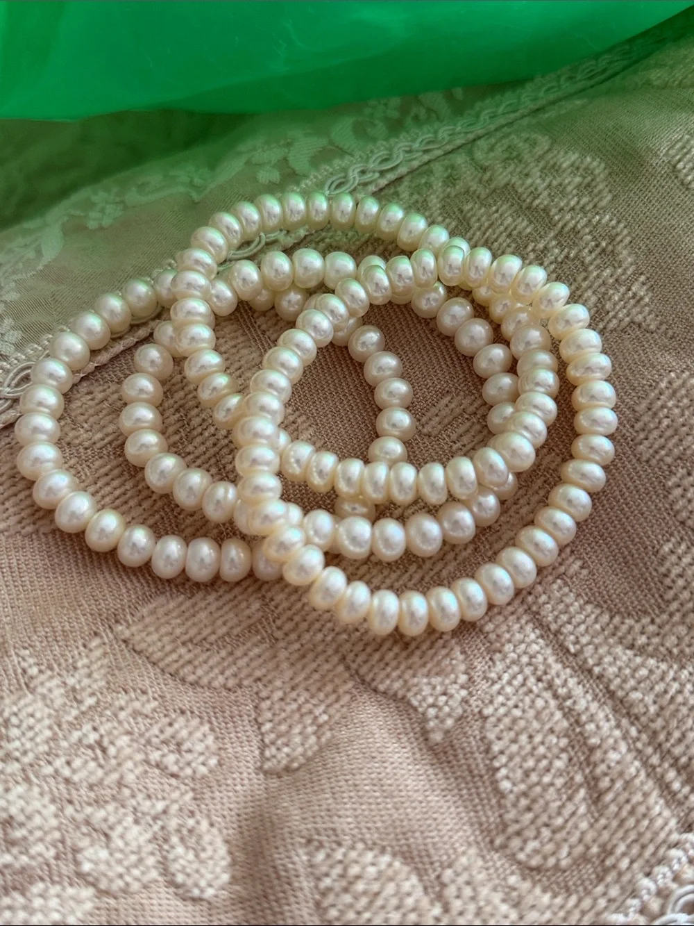 Set of four creamy pearls button style STRECH bracelets